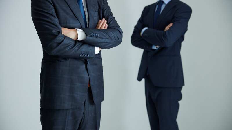 経営者とオーナーそれぞれの役割を持つ2人のイメージ